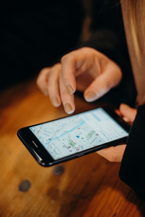 Пошук ресторану на Google Maps через смартфон